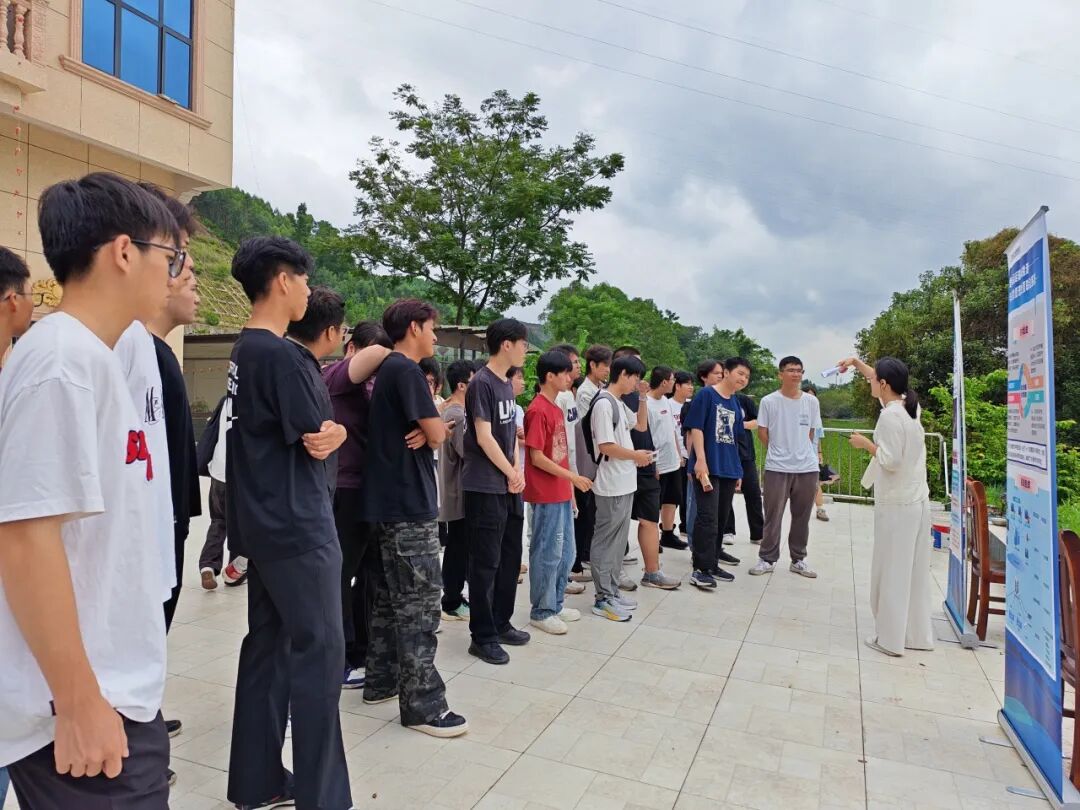 广西交通设计集团开展户外“人工智能实地教学”2