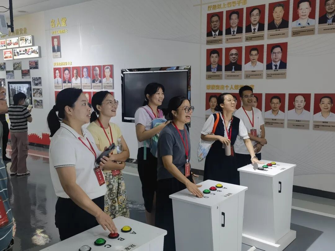 全国科普月  广西交通设计科普馆举办交通运输专业人士科普参观活动6